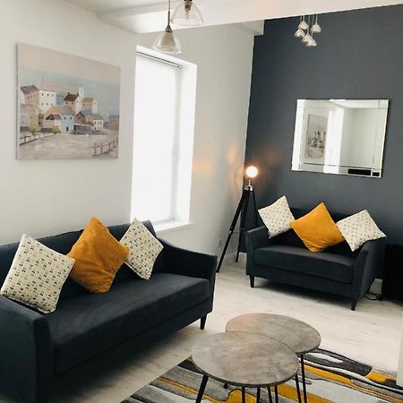Spacious And Bright Town Centre Apartment Ballycastle Exterior photo