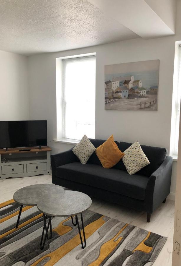 Spacious And Bright Town Centre Apartment Ballycastle Exterior photo